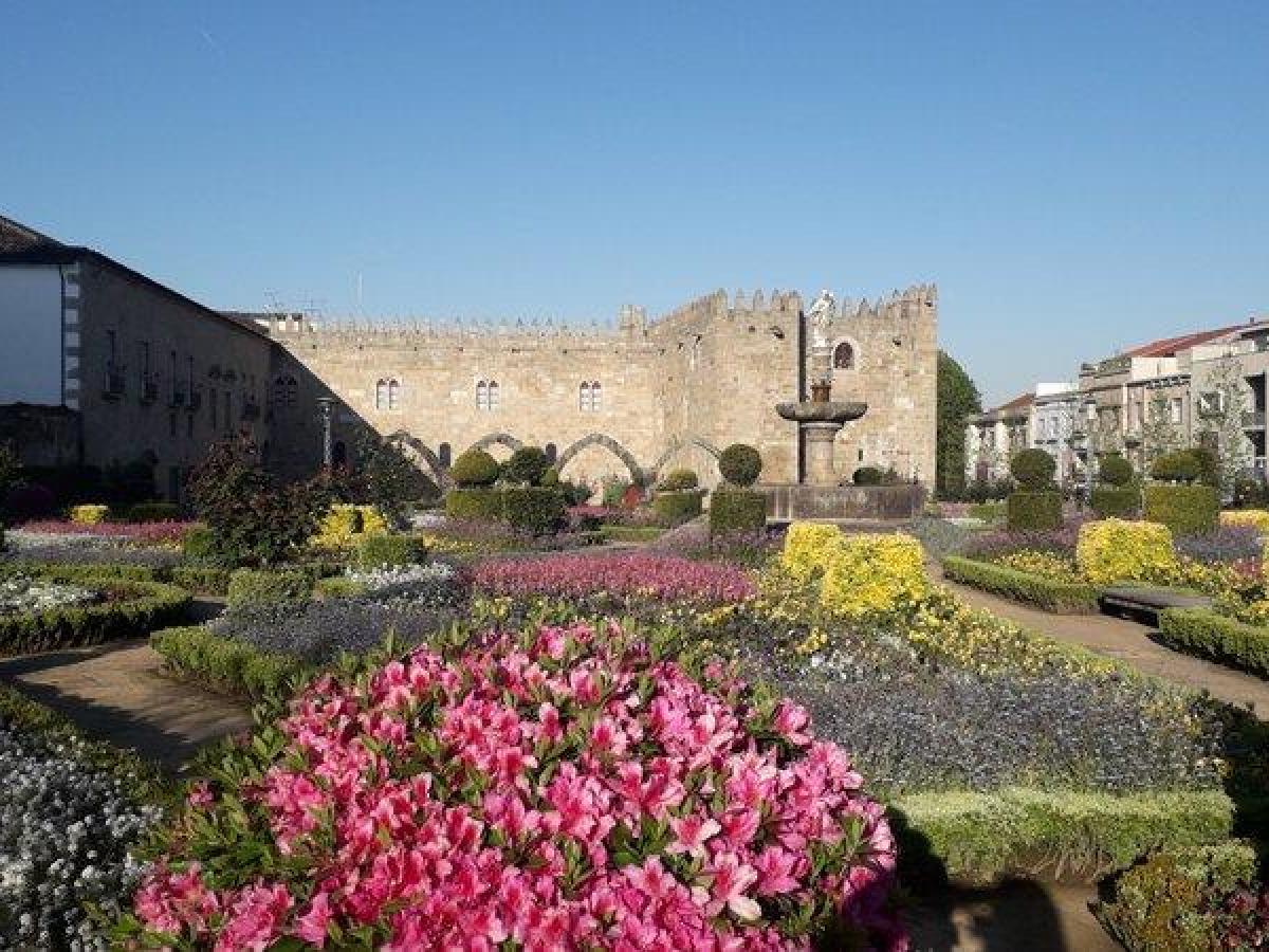 Saint Barbara Garden in Braga and flowers