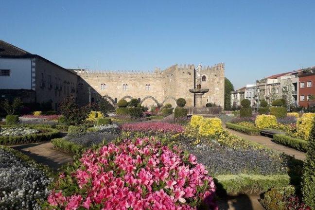 Saint Barbara Garden in Braga and flowers