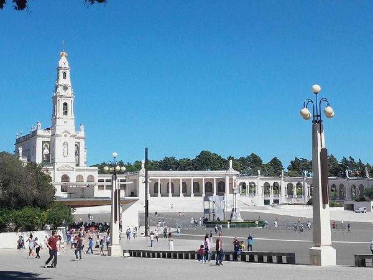 Travelers visit Fatima where our Lady appeared for three children.