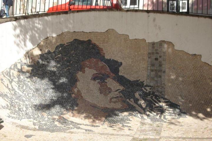 Amalia VIHLS street art in Lisbon