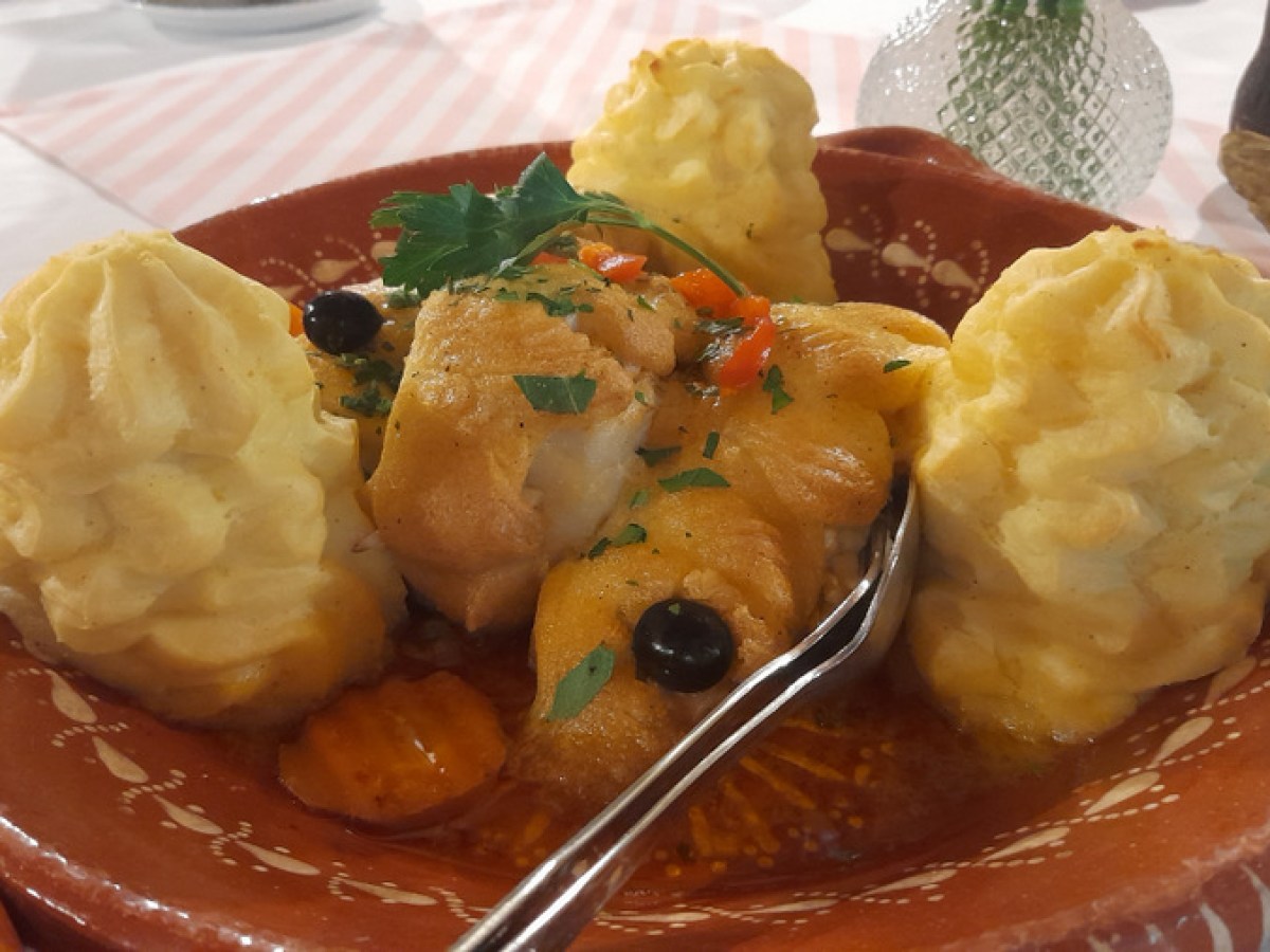 a plate of cod fish and potato puree