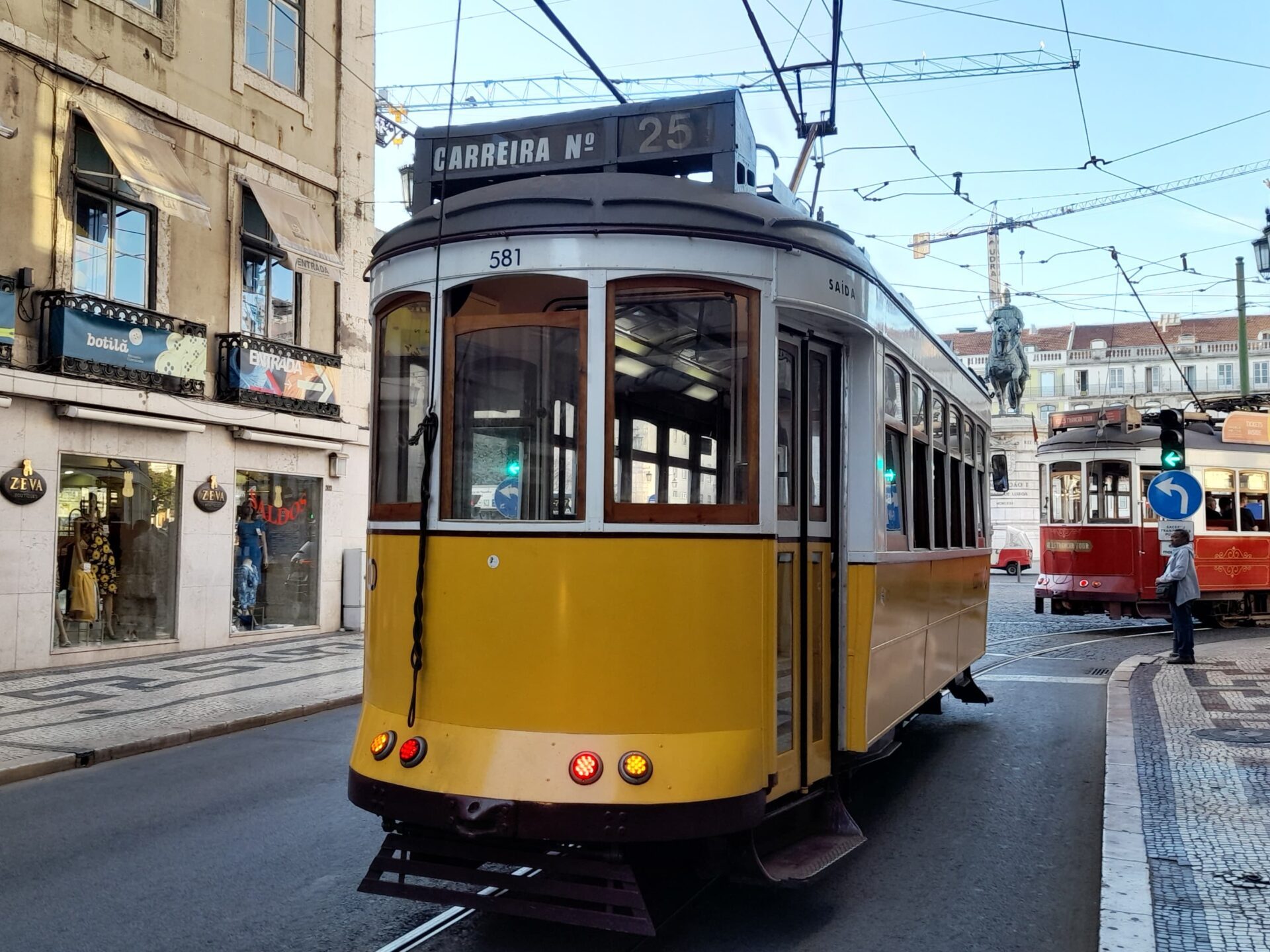 yellow train in lisbon tips