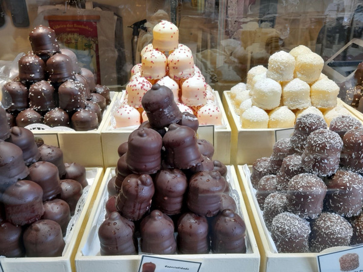a box of chocolotes bombocas obidos