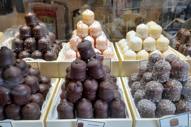 a box of chocolotes bombocas obidos