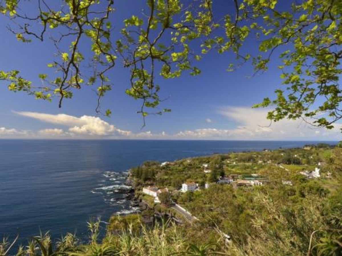 A stunning view in the Azores, perfect for small group tours exploring nature's unique landscapes.