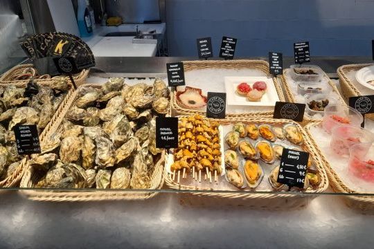 Secret food spots Portugal farm market