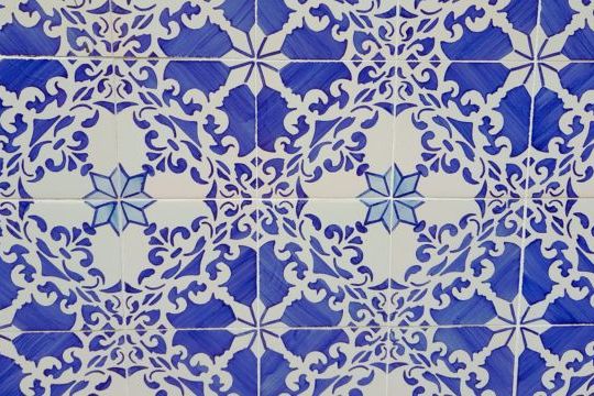 Blue and white tile pattern featuring floral designs, showcasing traditional Portuguese artistry during your tours.